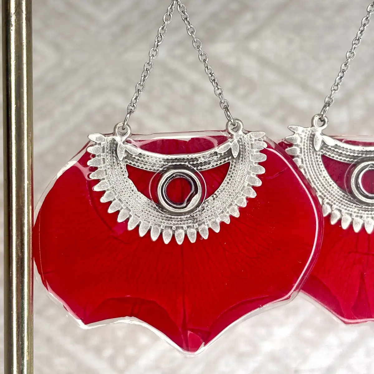 Rose rouge avec argenté