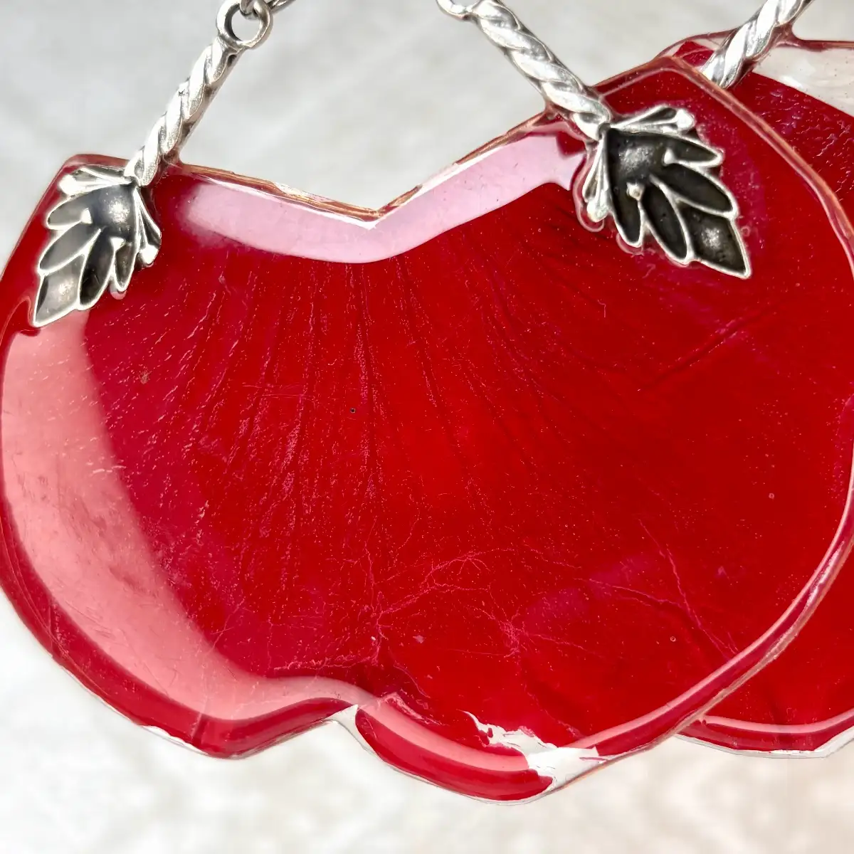 Rose rouge avec argenté