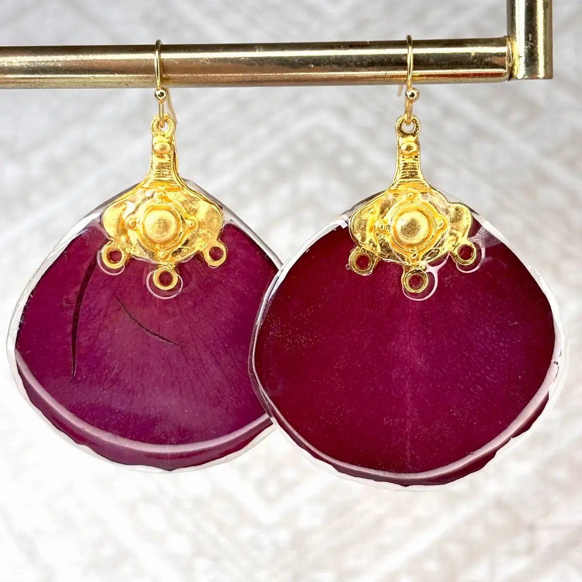 Rose bordeaux avec doré