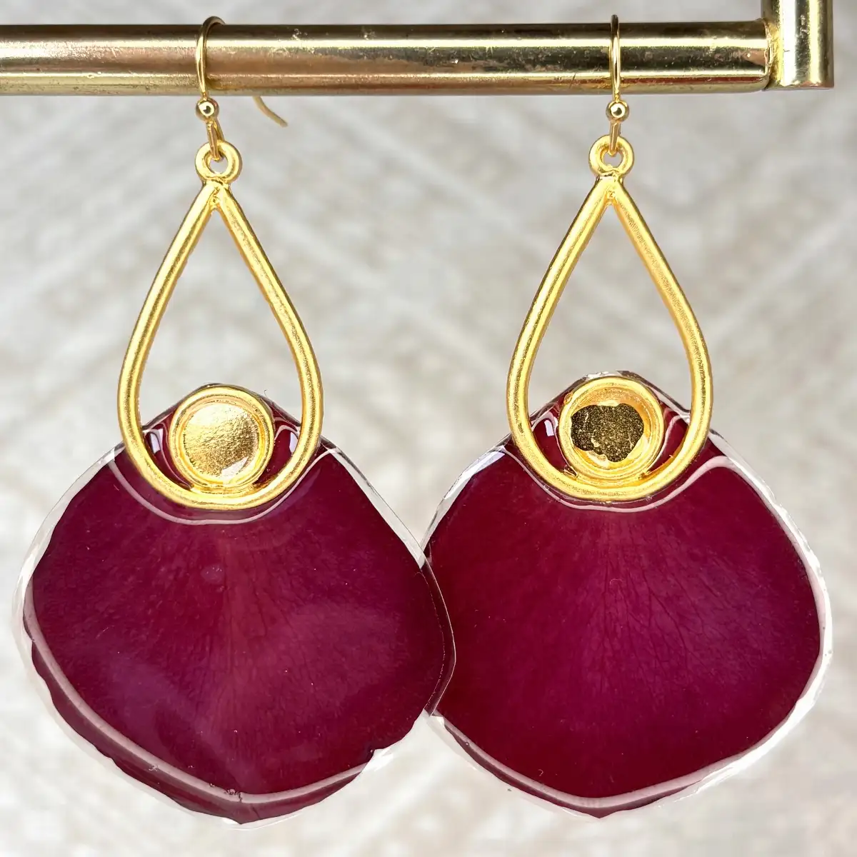 Rose bordeaux avec doré