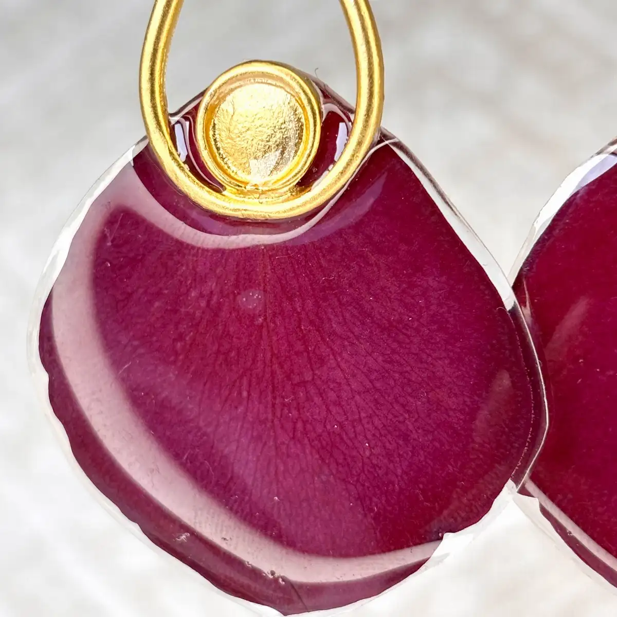 Rose bordeaux avec doré